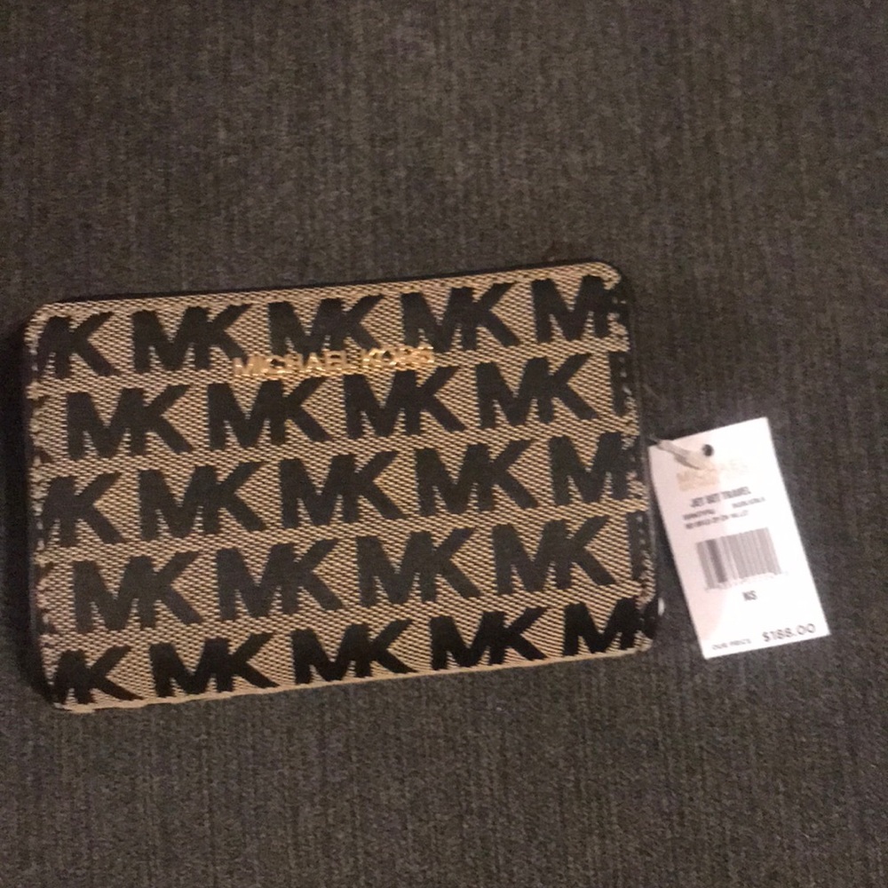 NWT Michael Kors signature wallet